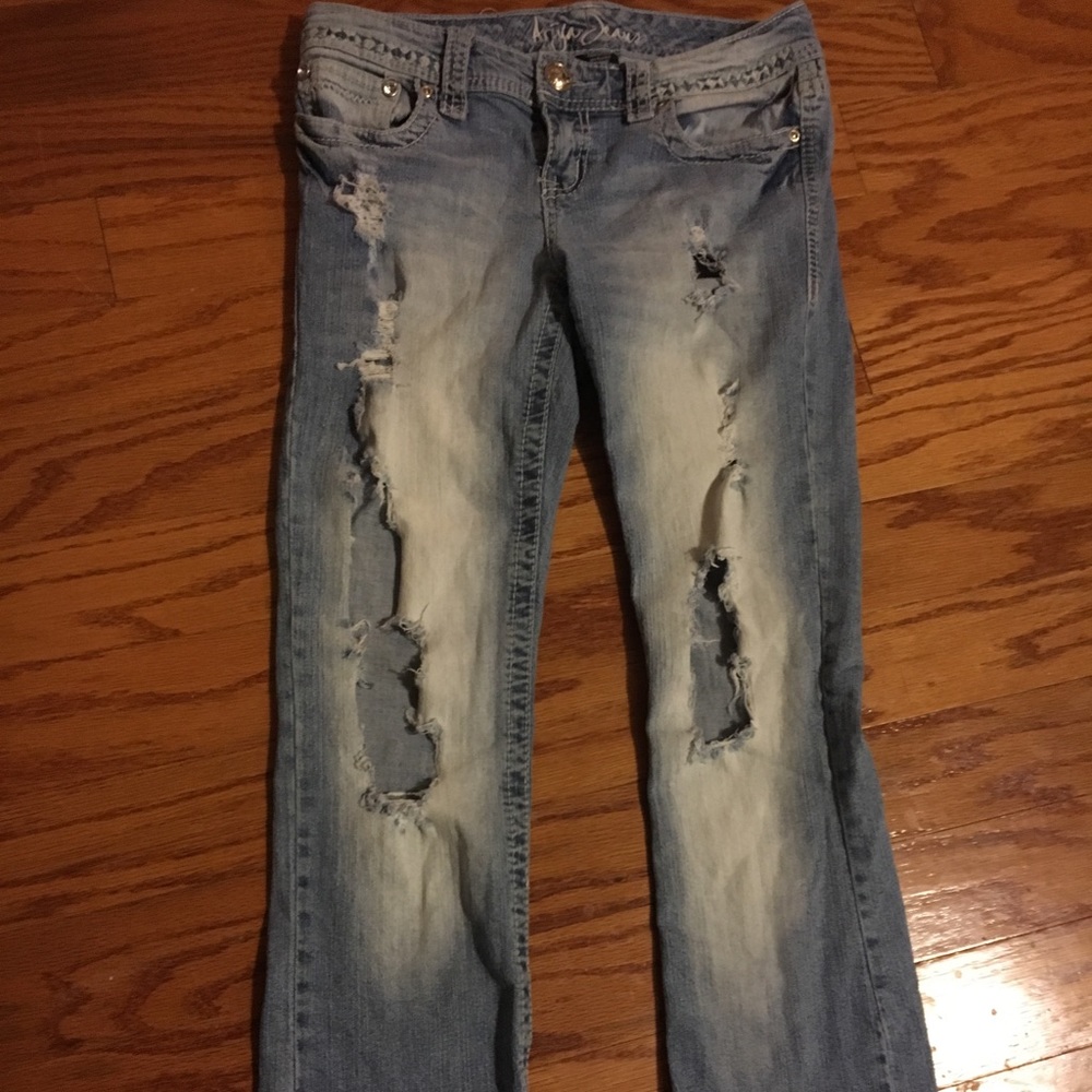 Ariya jeans massive holes